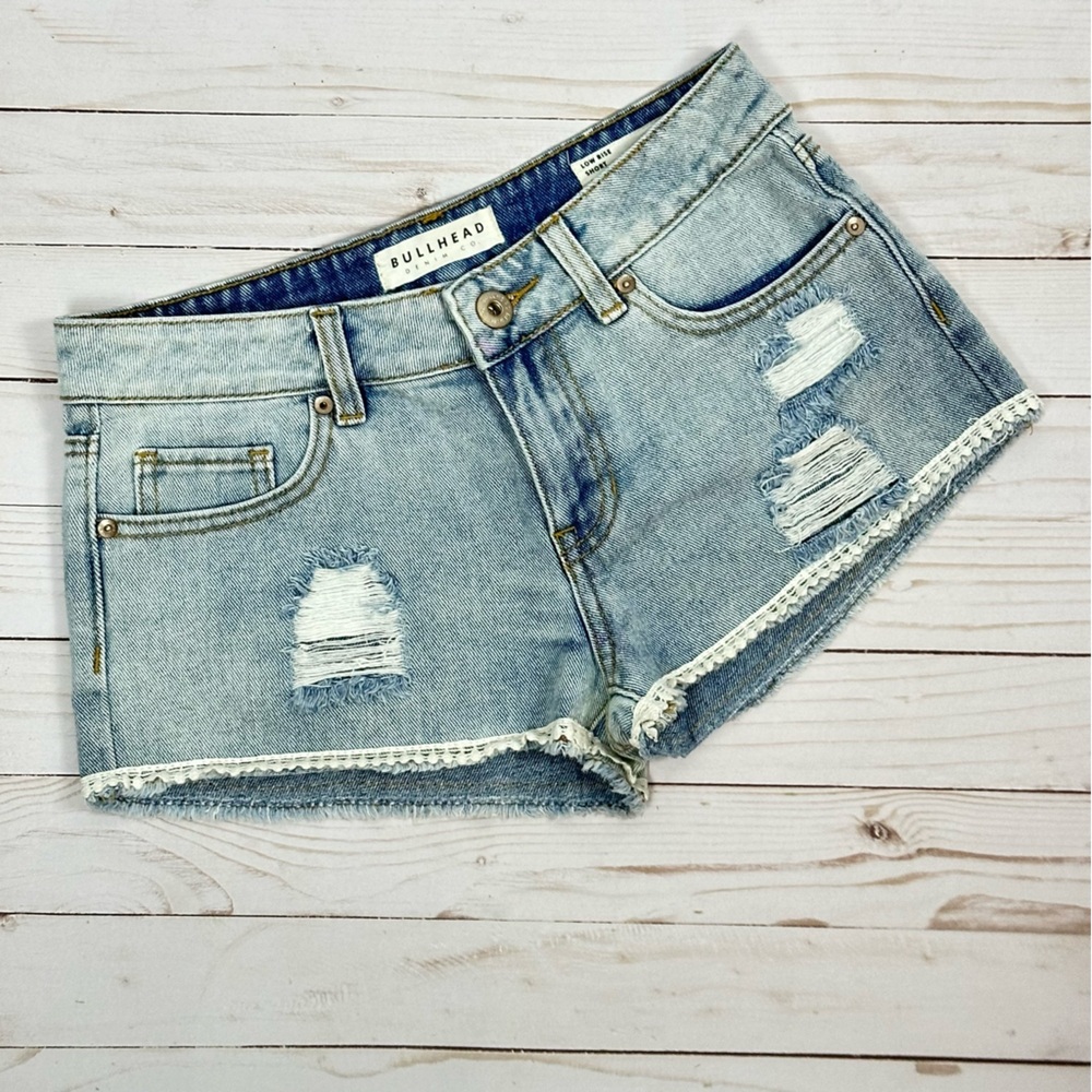 BULLHEAD (now PAC SUN) low rise distressed denim shorts - size 3